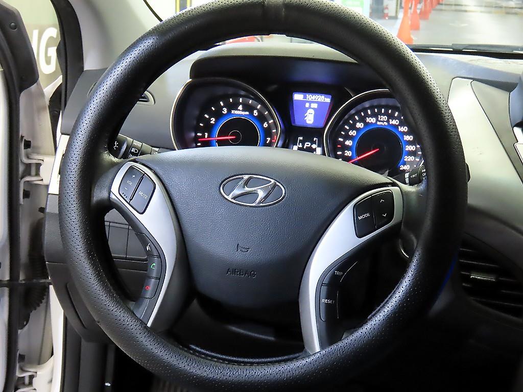 HYUNDAI Avante - Vista 8