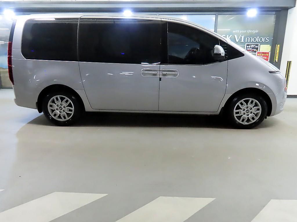 HYUNDAI Staria - Vista 3