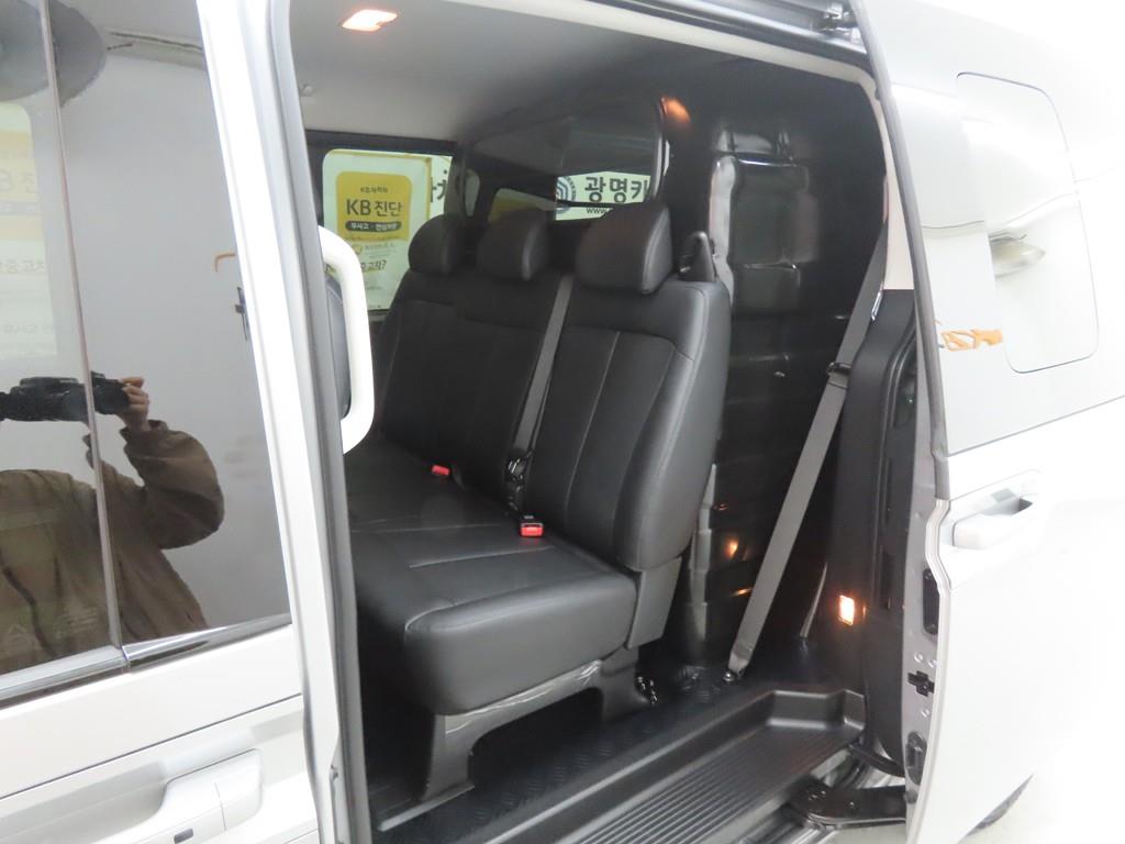 HYUNDAI Staria - Vista 6