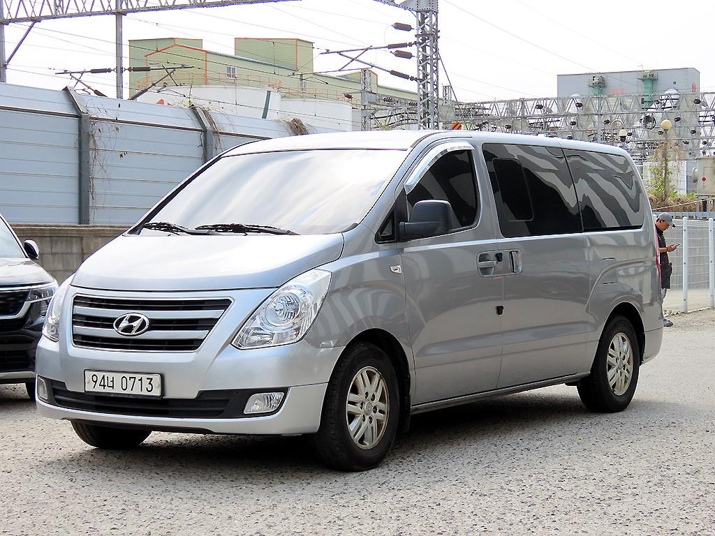HYUNDAI Starex - Vista 2