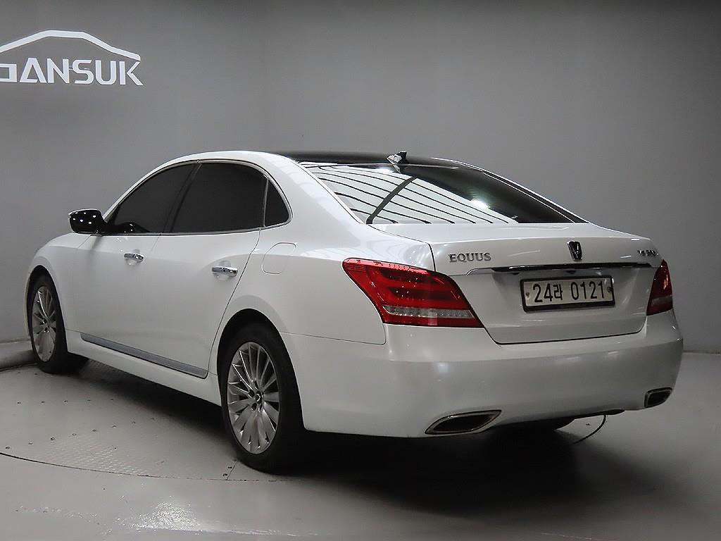 HYUNDAI Equus - Vista 5