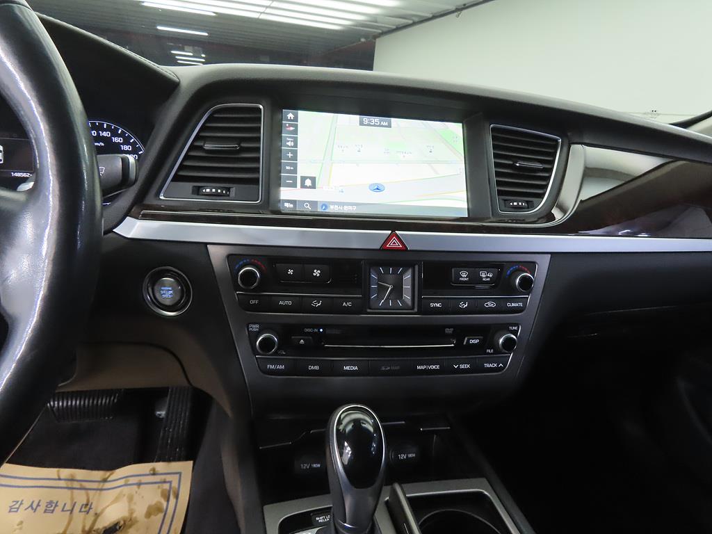 HYUNDAI Genesis - Vista 10