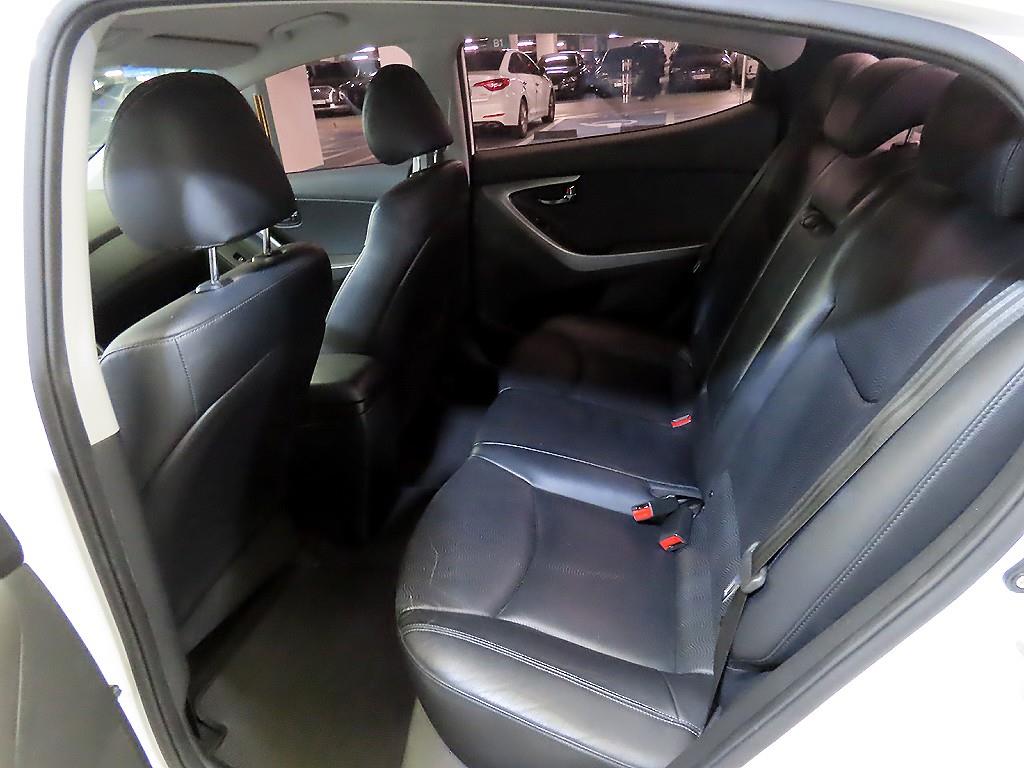 HYUNDAI Avante - Vista 7