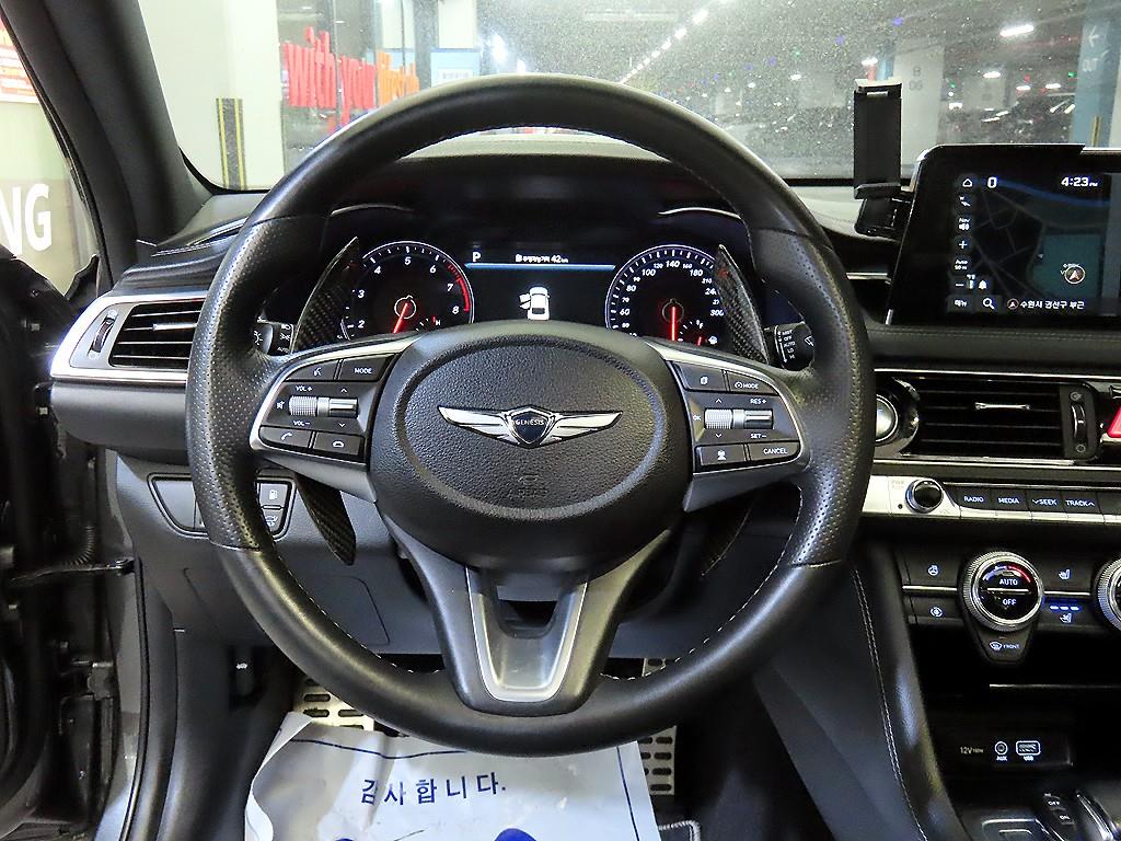 Genesis G70 - Vista 8