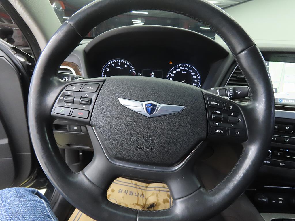 HYUNDAI Genesis - Vista 8