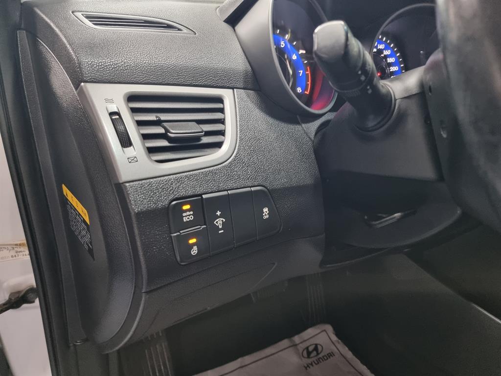 HYUNDAI Avante - Vista 9