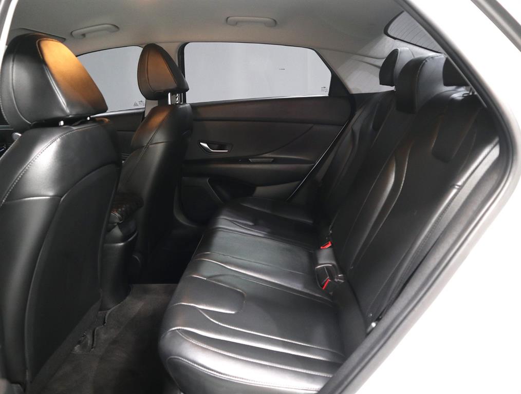 HYUNDAI Avante - Vista 10