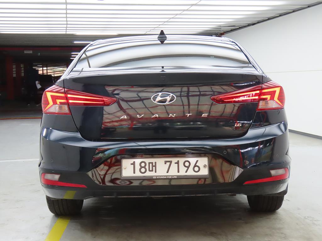 HYUNDAI Avante - Vista 4