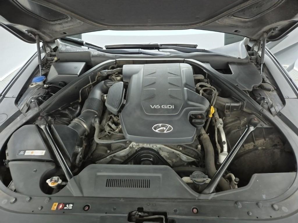 HYUNDAI Genesis - Vista 5
