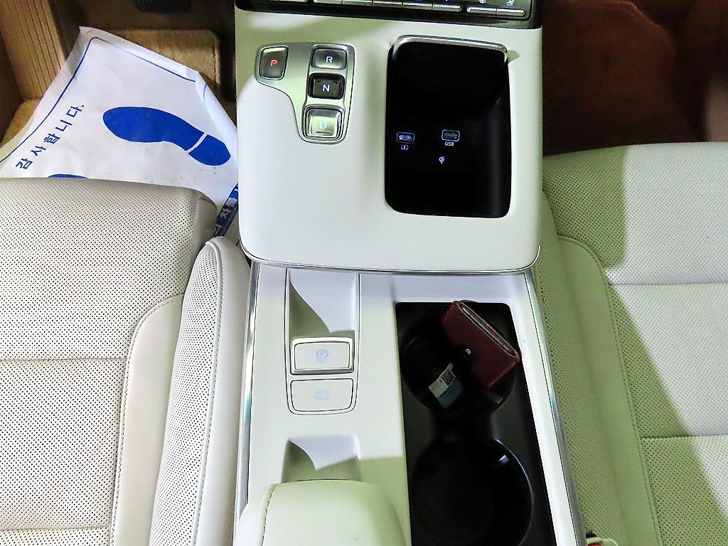 HYUNDAI Grandeur - Vista 12