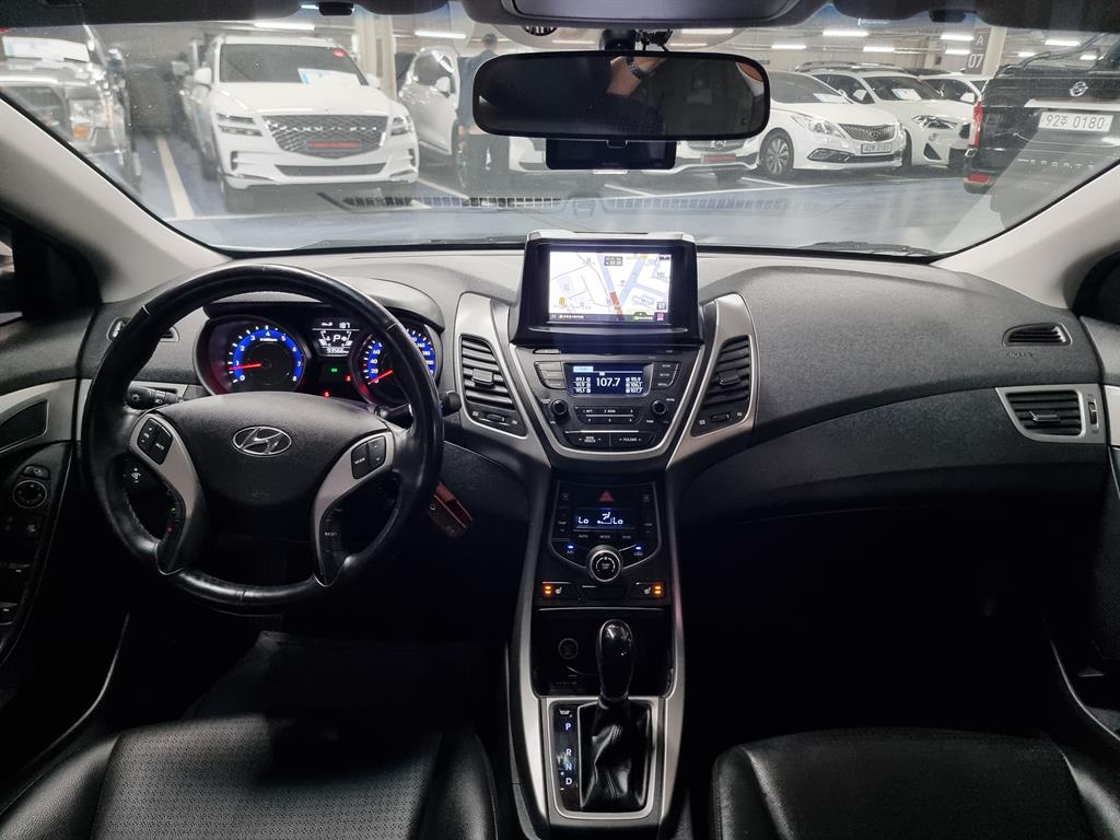 HYUNDAI Avante - Vista 7