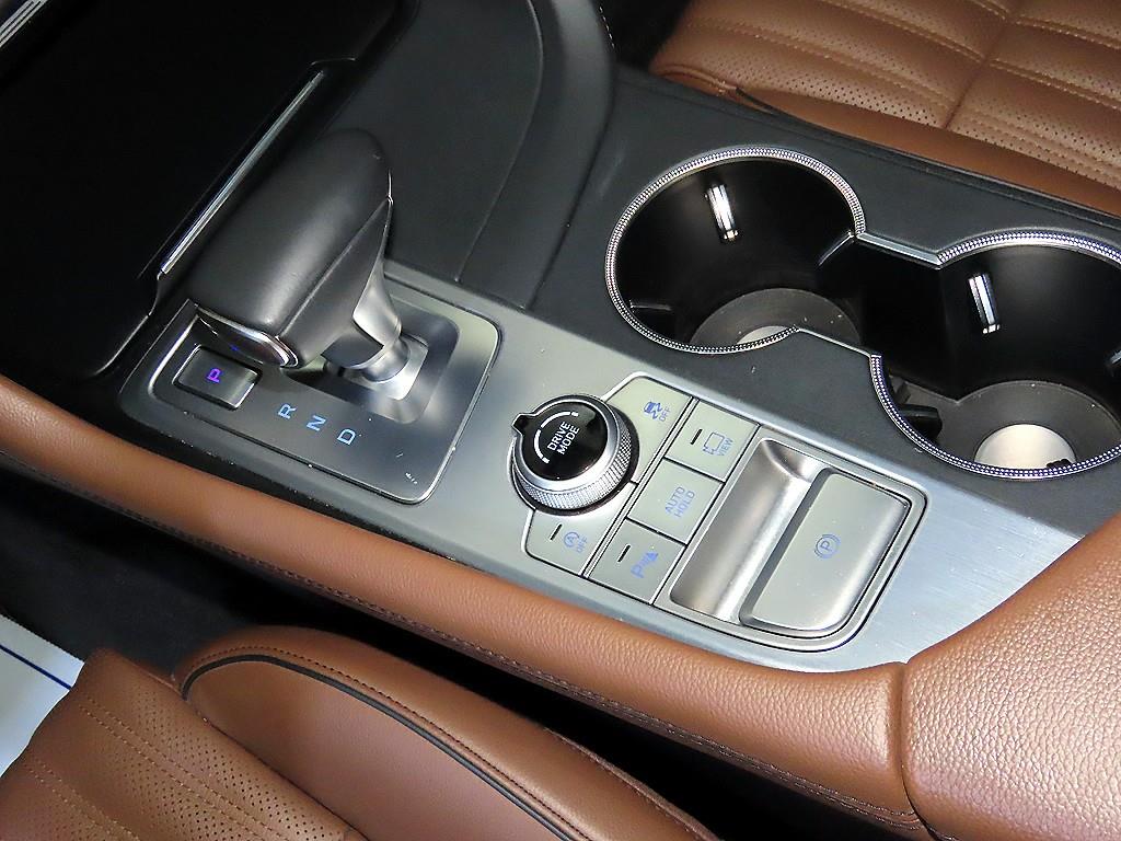 Genesis G70 - Vista 12