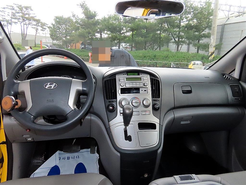 HYUNDAI Starex - Vista 8