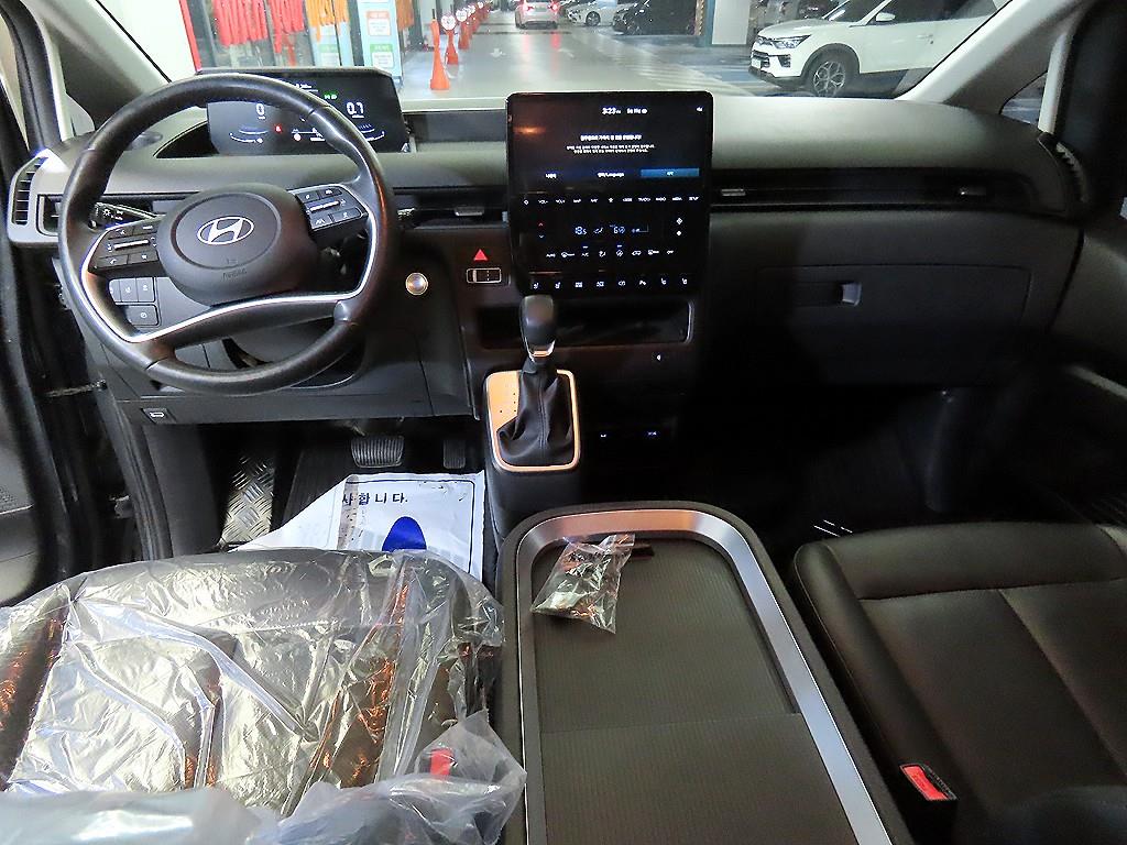 HYUNDAI Staria - Vista 10