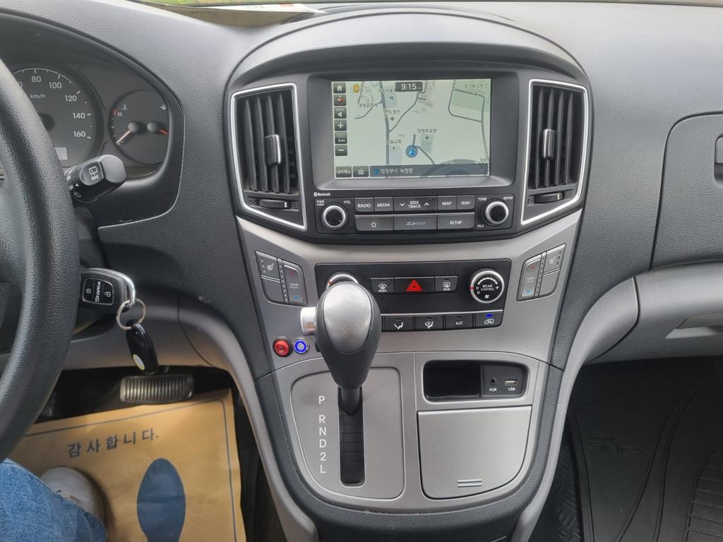 HYUNDAI Starex - Vista 11