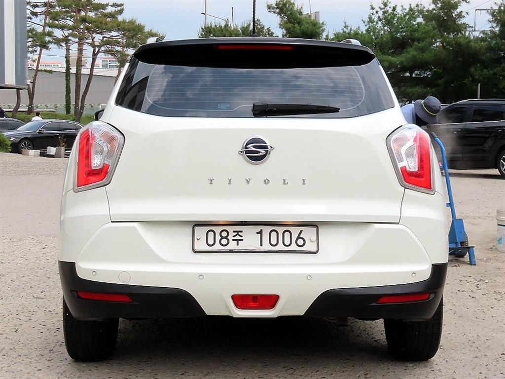 Ssangyong Tivoli - Vista 4