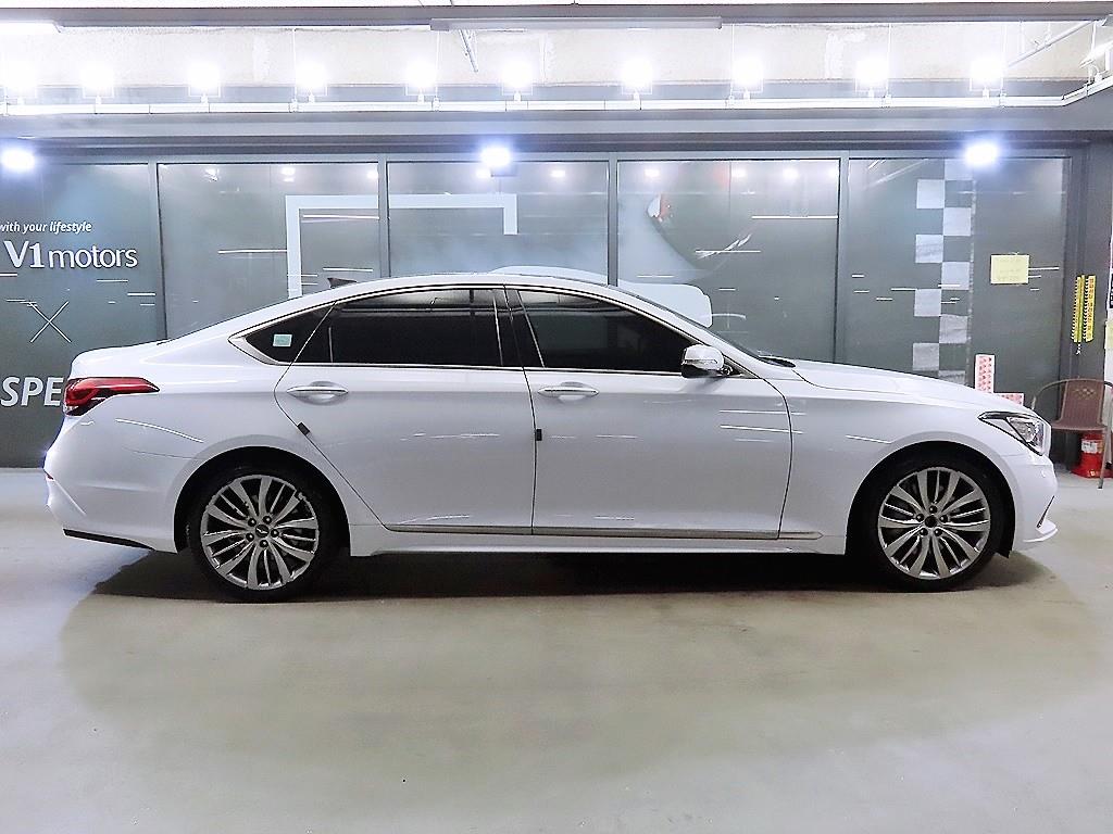HYUNDAI Genesis - Vista 3