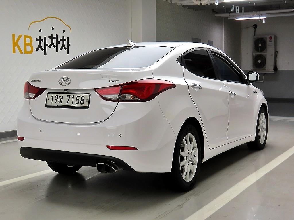 HYUNDAI Avante - Vista 4