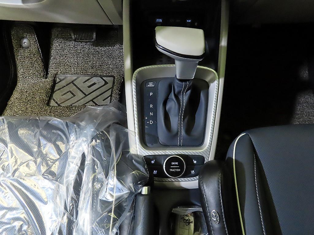HYUNDAI Venue - Vista 12