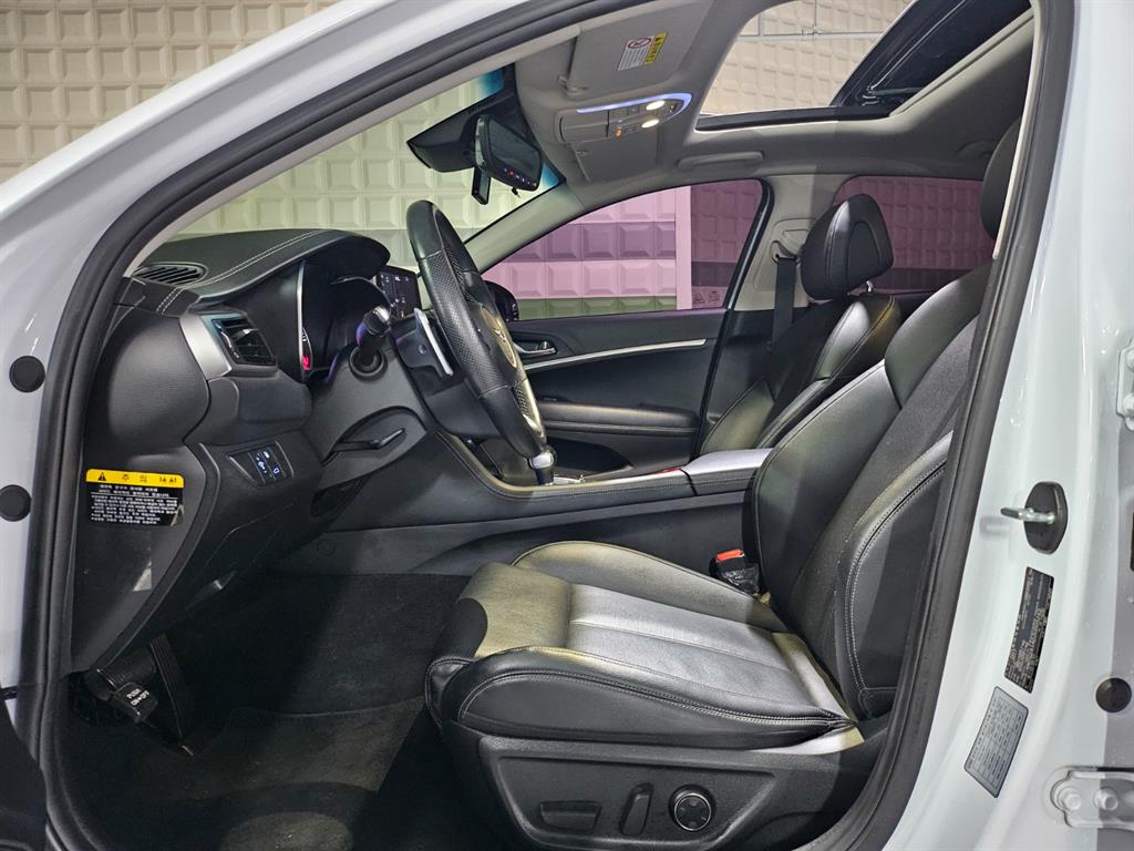 Genesis G70 - Vista 6