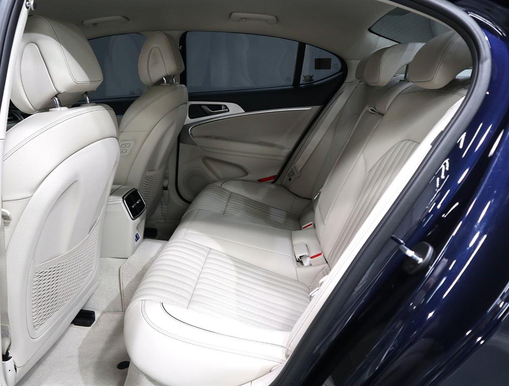 Genesis G70 - Vista 10