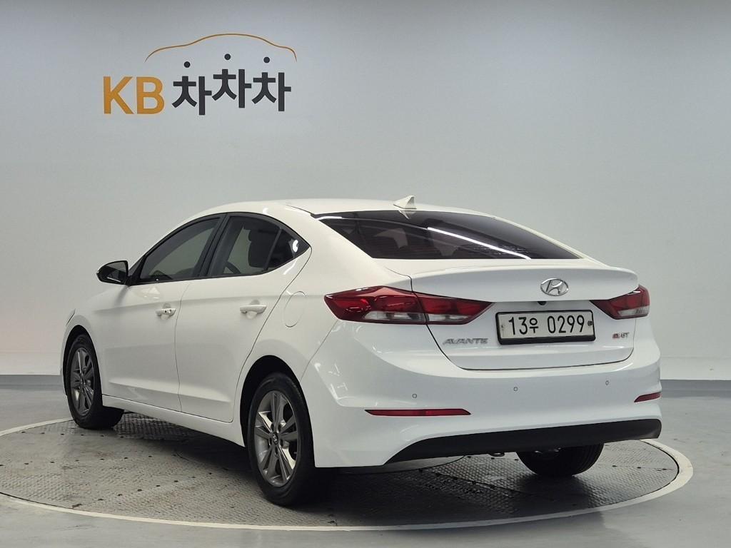 HYUNDAI Avante - Vista 2
