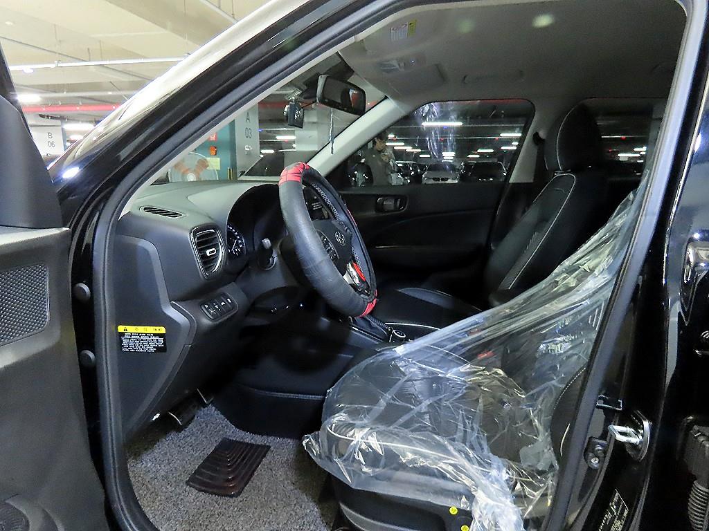 HYUNDAI Venue - Vista 6