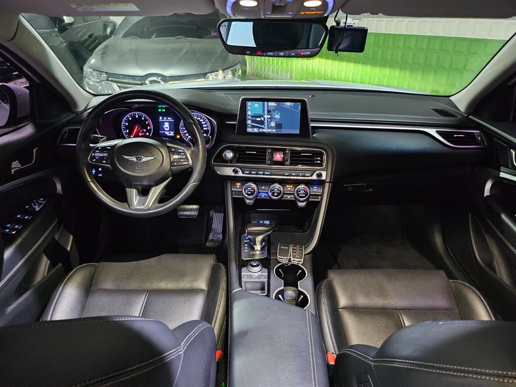 Genesis G70 - Vista 8