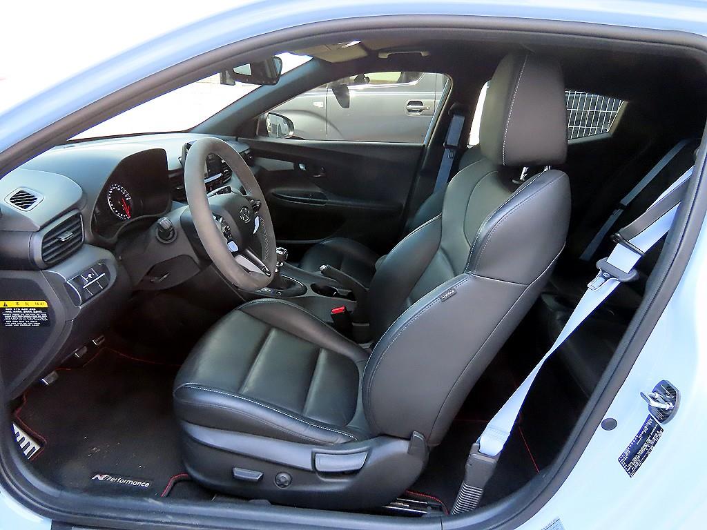 HYUNDAI Veloster - Vista 5