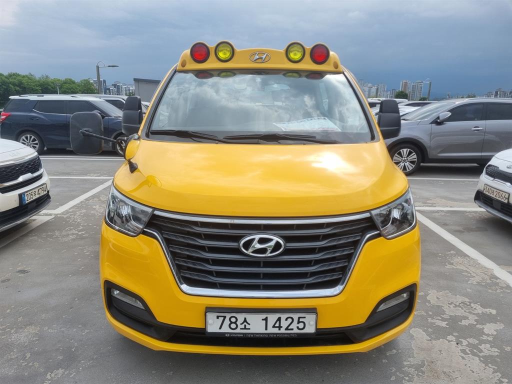 HYUNDAI Starex 2019 Amarillo - Importación desde Corea - HF Imports Iquique - Foto 1
