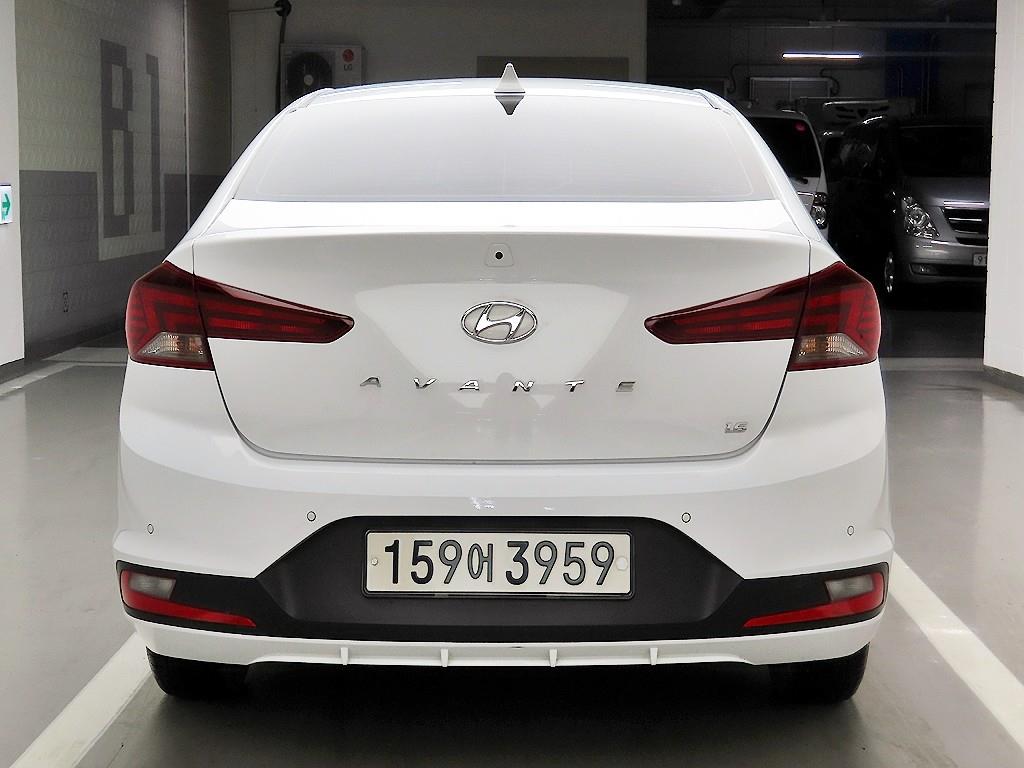 HYUNDAI Avante - Vista 3