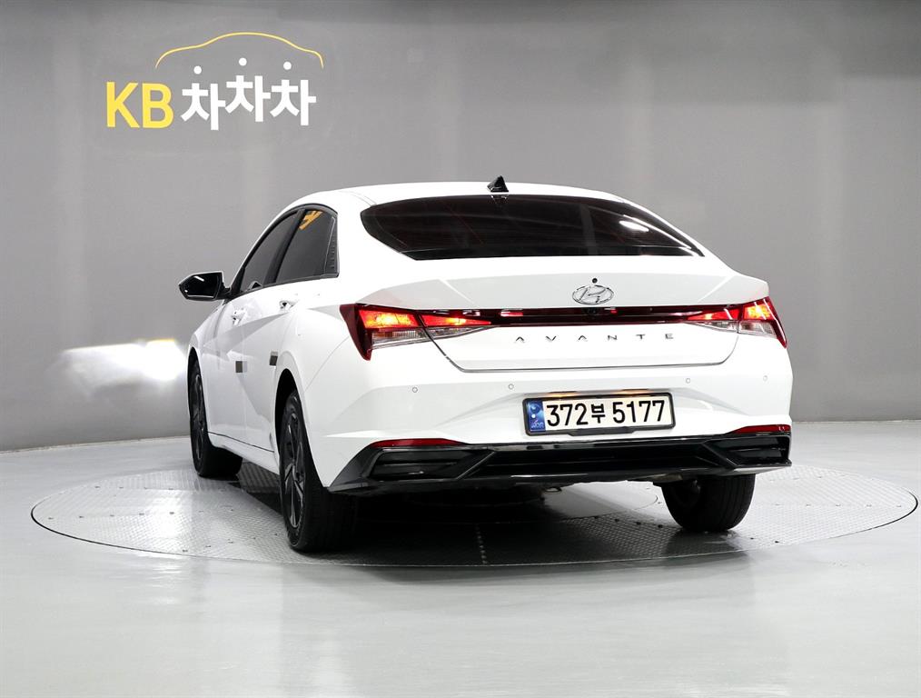 HYUNDAI Avante - Vista 4