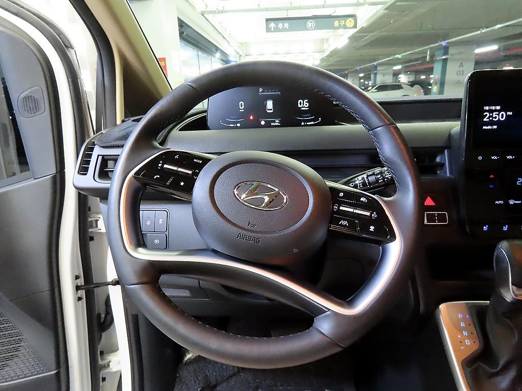 HYUNDAI Staria - Vista 8