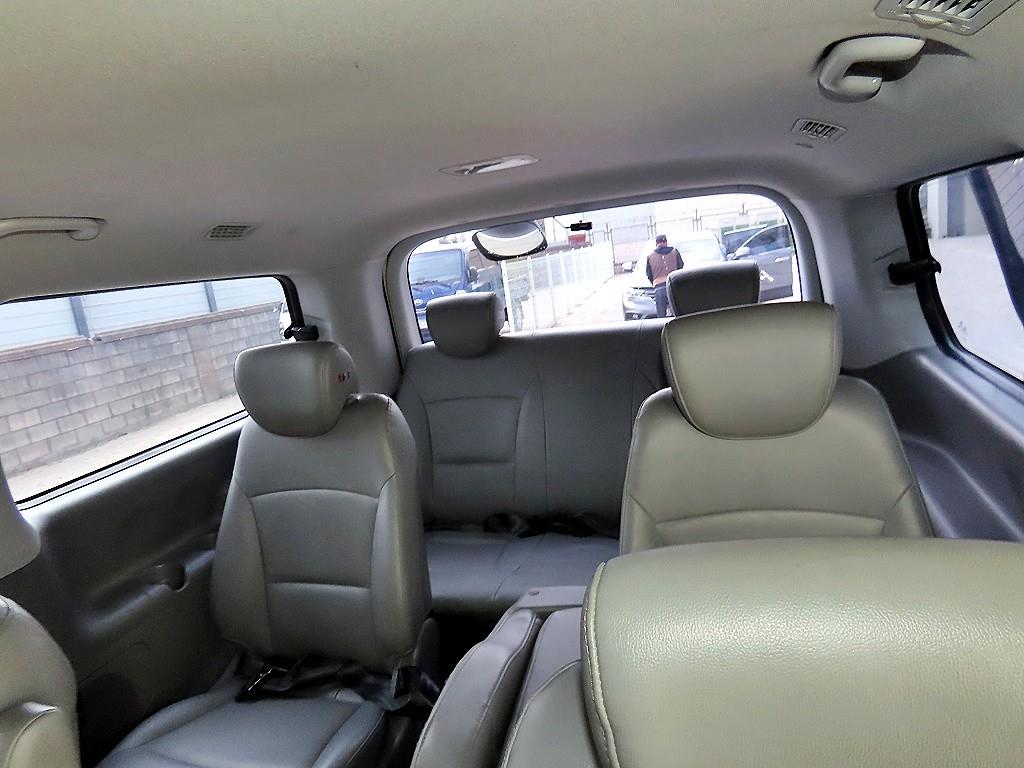 HYUNDAI Starex - Vista 7