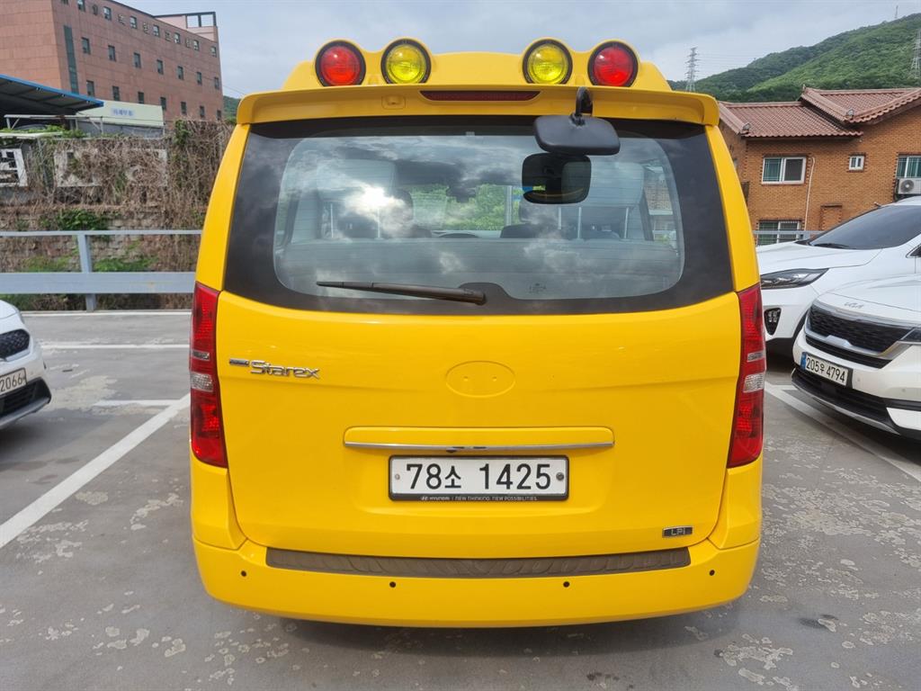 HYUNDAI Starex - Vista 6