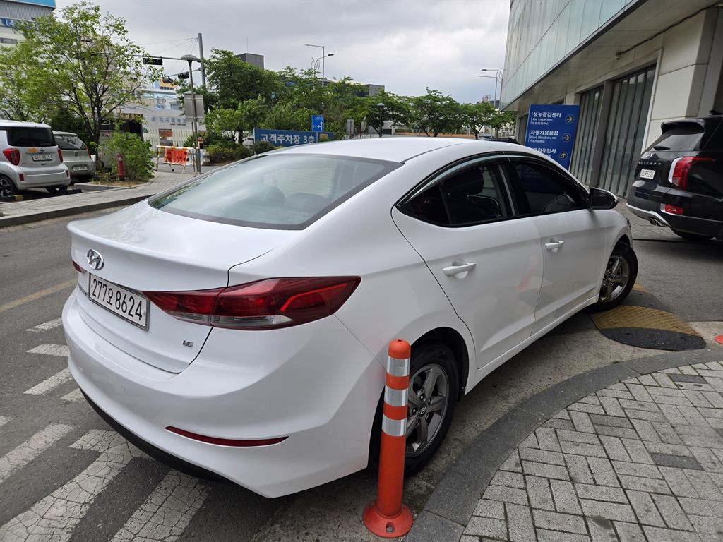 HYUNDAI Avante - Vista 6
