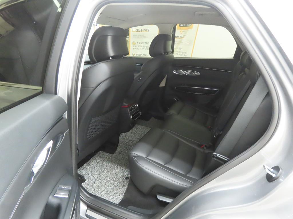 Genesis GV70 - Vista 6