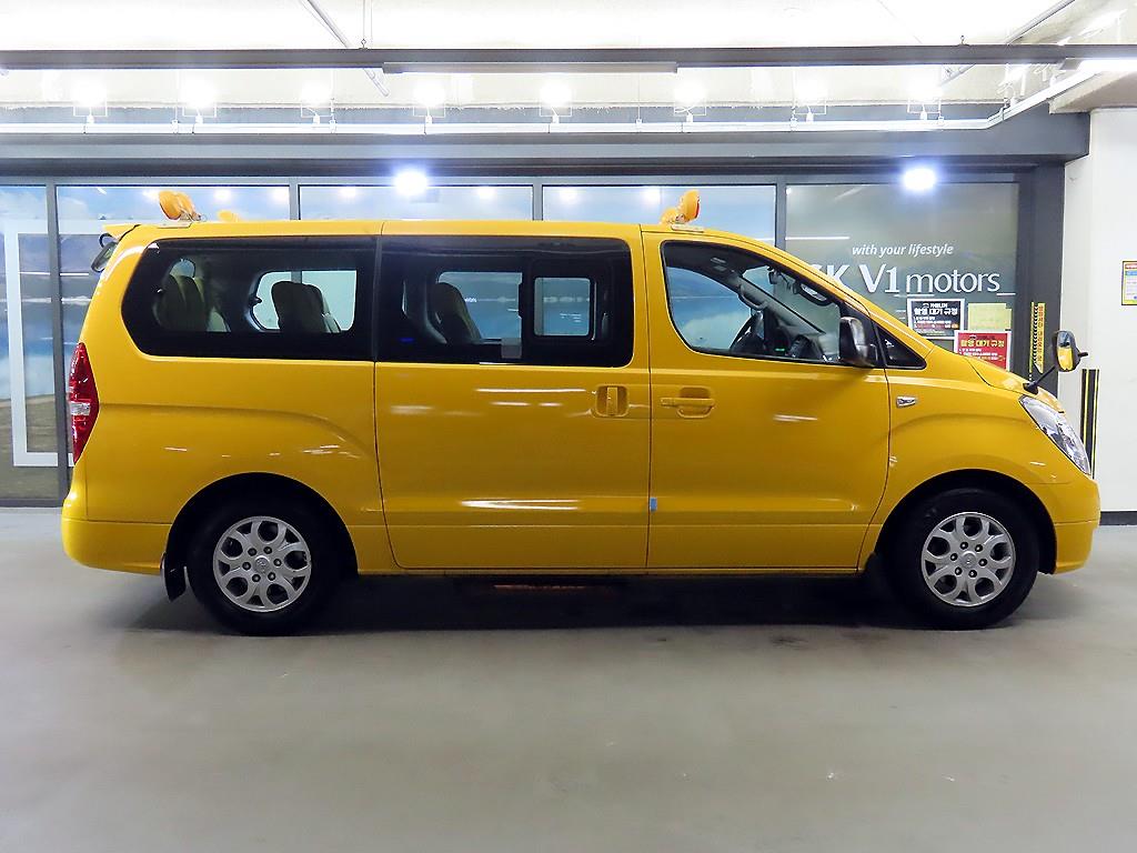 HYUNDAI Starex - Vista 3