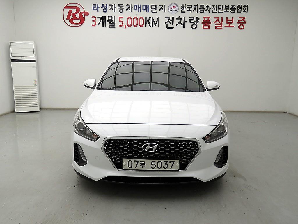 HYUNDAI i30 2018 Blanco - Importación desde Corea - HF Imports Iquique - Foto 1