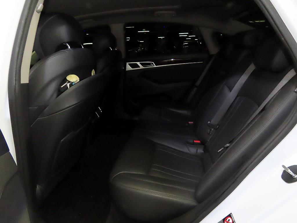 HYUNDAI Genesis - Vista 7