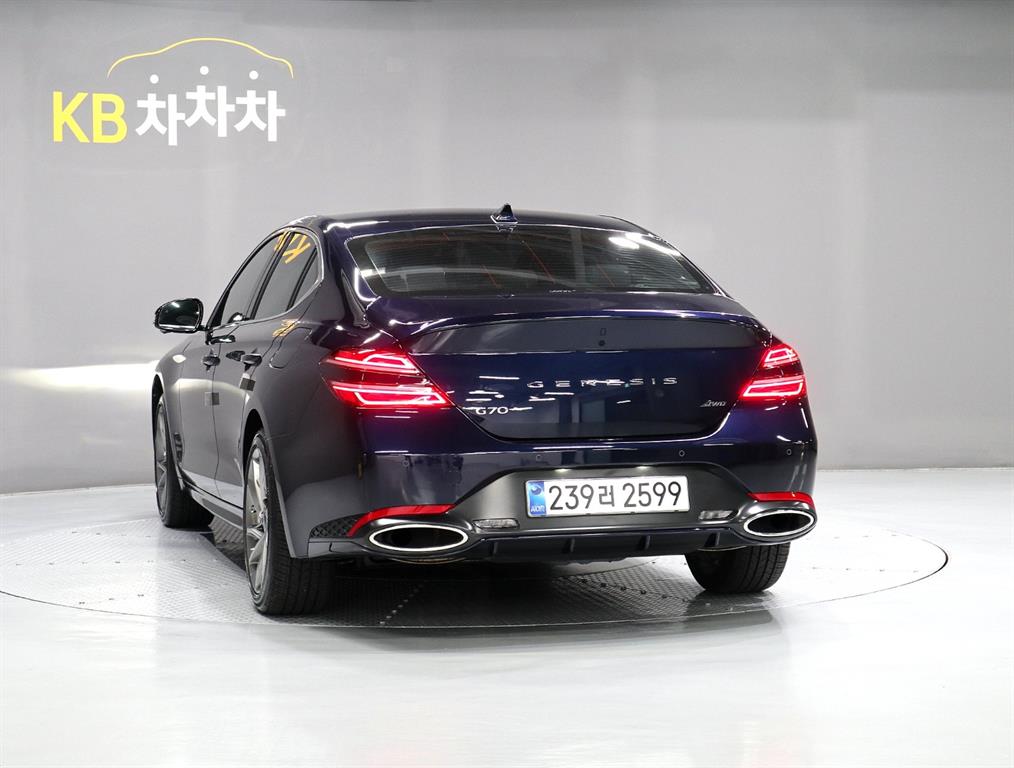 Genesis G70 - Vista 4