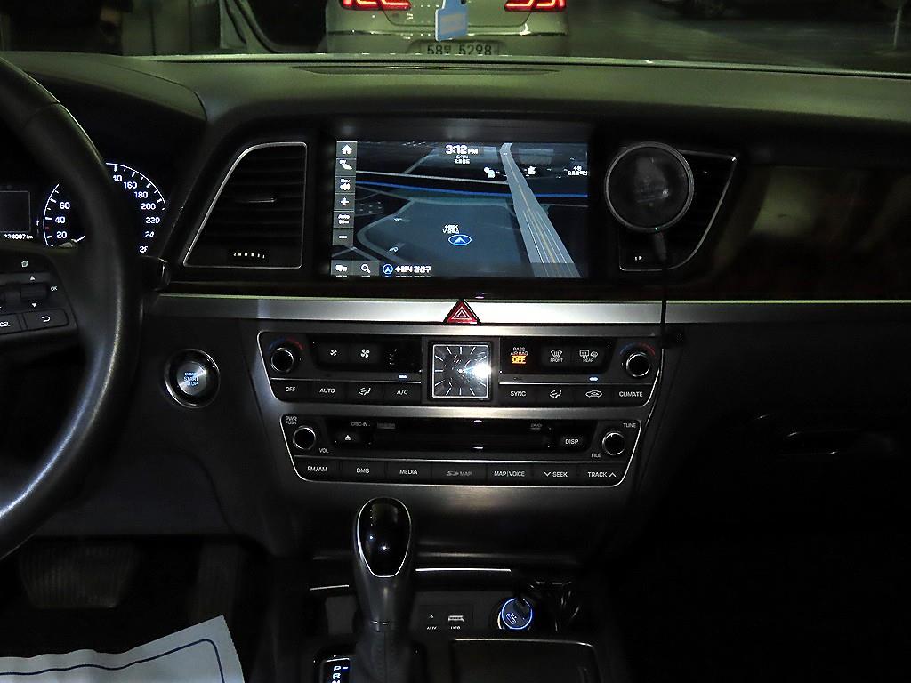HYUNDAI Genesis - Vista 11