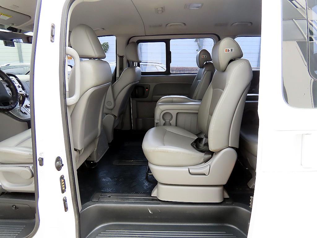 HYUNDAI Starex - Vista 6