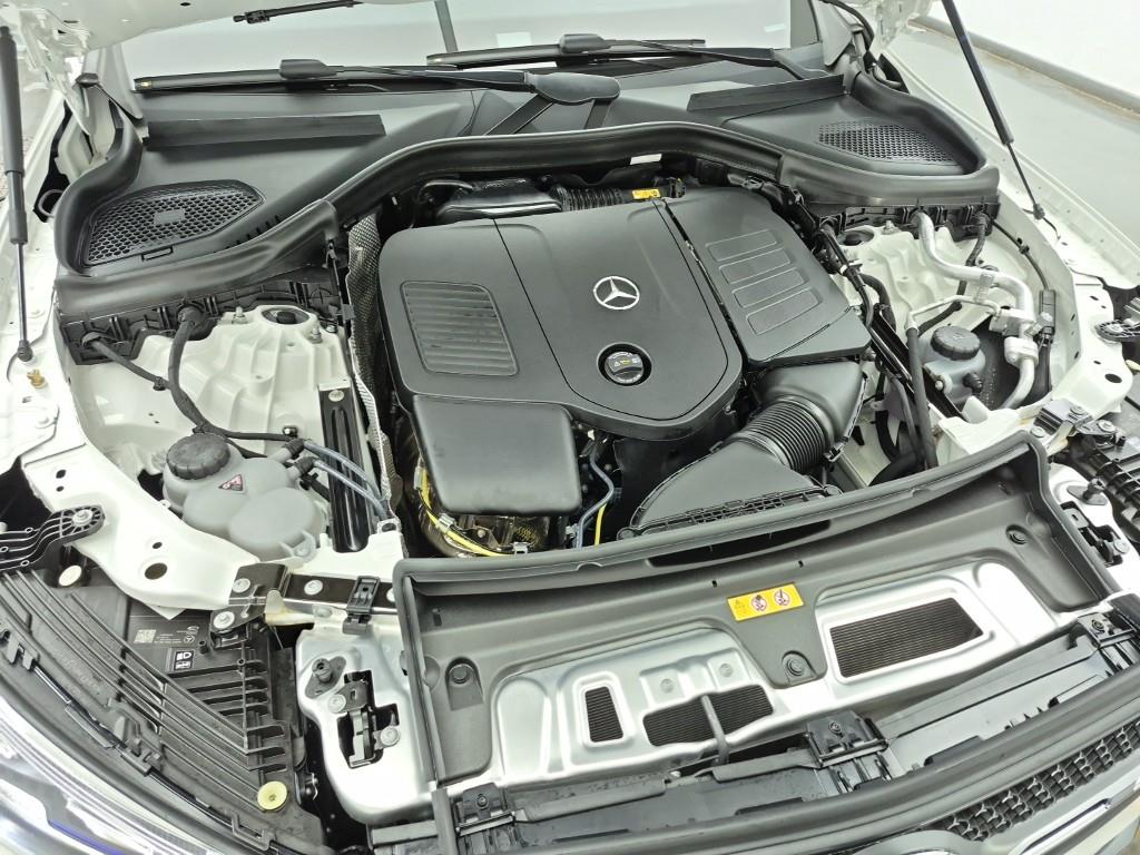 Mercedes Benz GLC Class - Vista 6