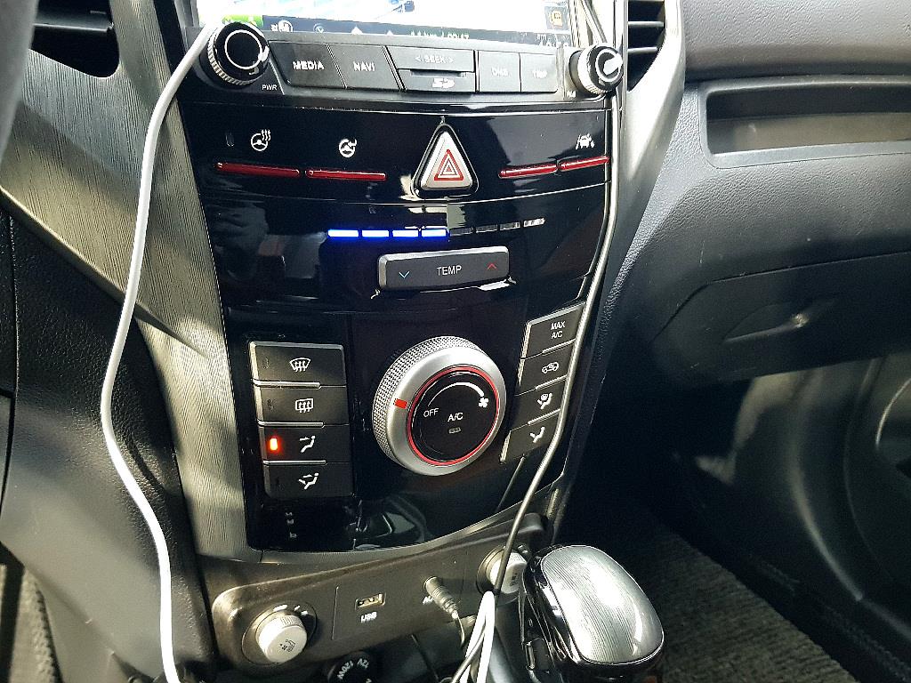 Ssangyong Tivoli 2018 Azul - Importación desde Corea - HF Imports Iquique - Foto 13