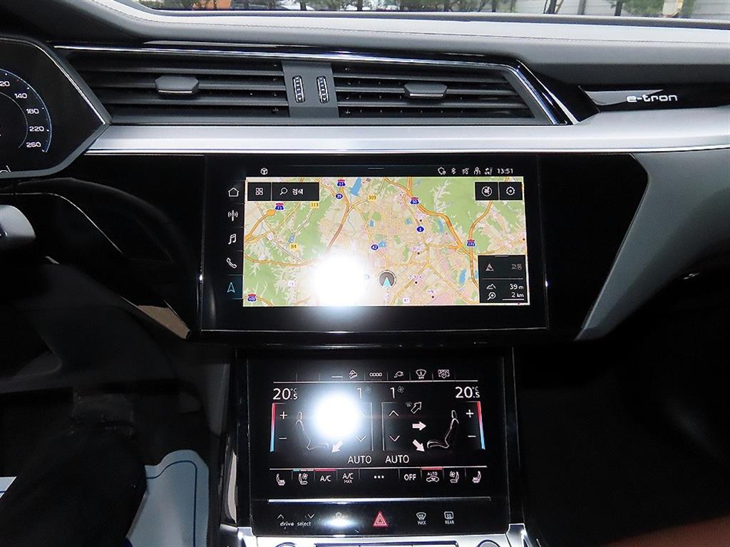 Audi e-Tron - Vista 12