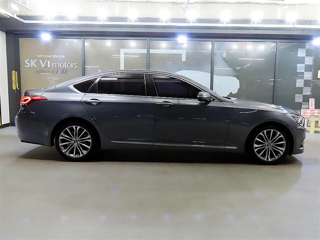 HYUNDAI Genesis - Vista 3