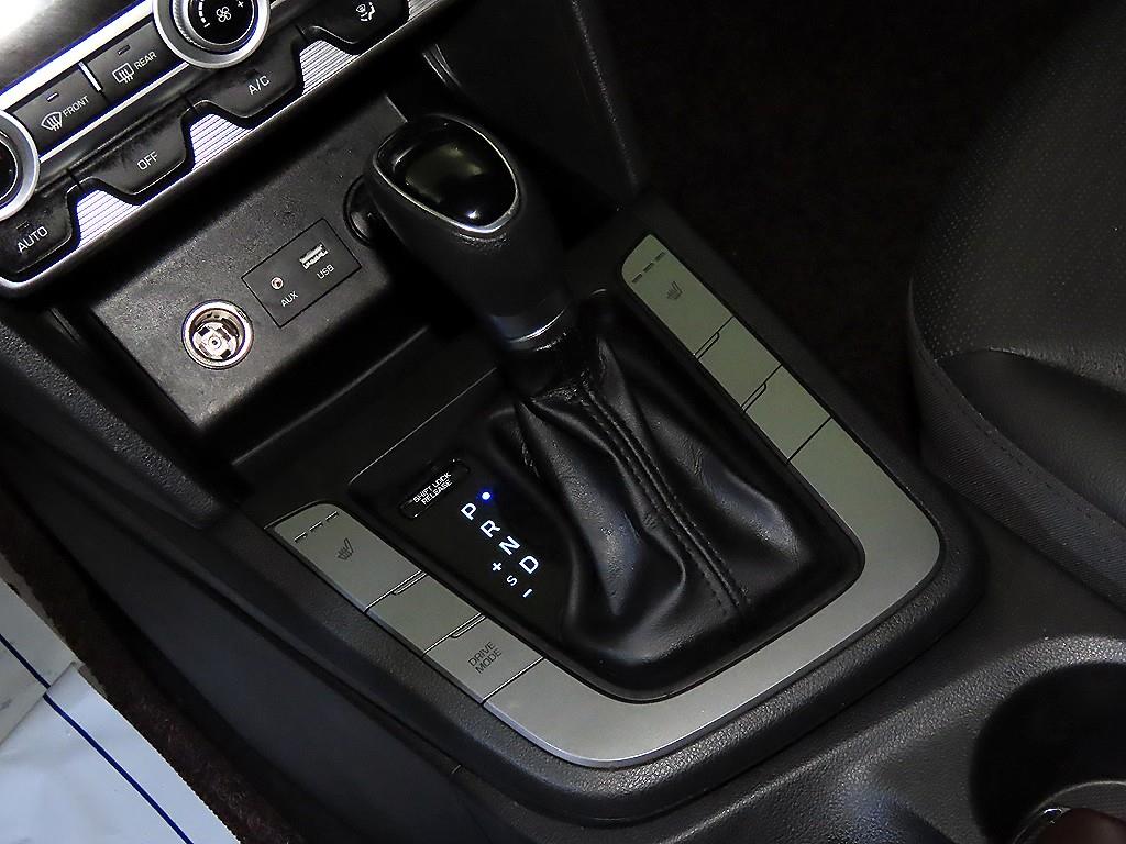 HYUNDAI Avante - Vista 12