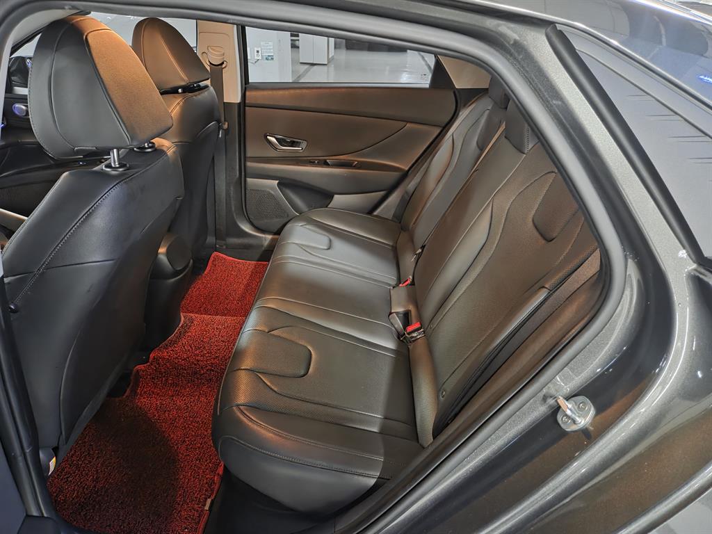 HYUNDAI Avante - Vista 9