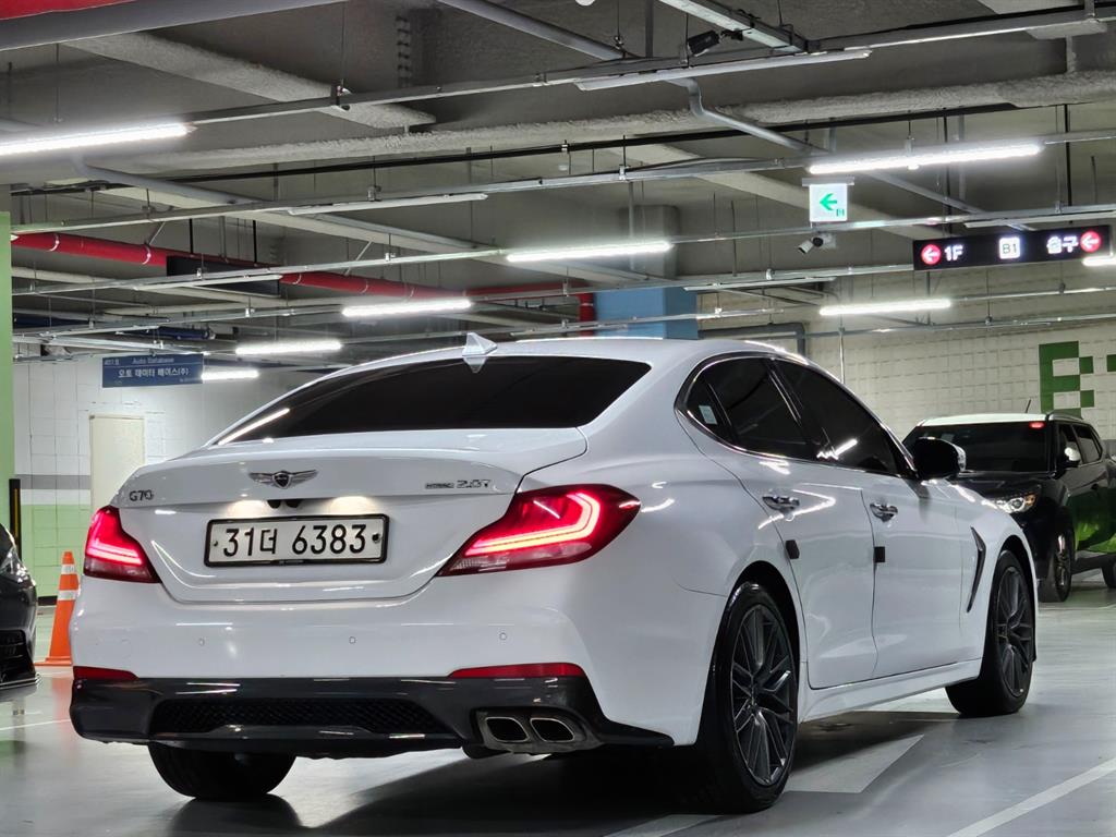 Genesis G70 - Vista 4